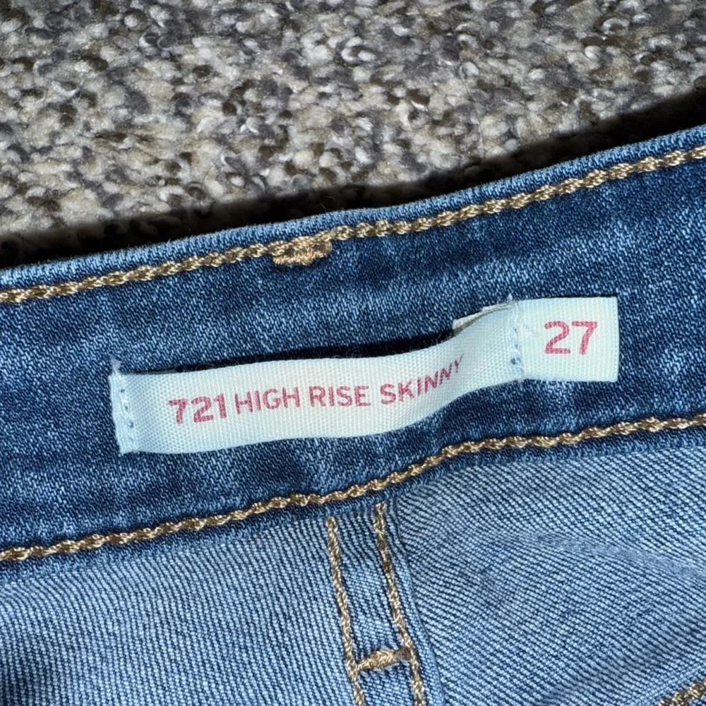 Levi’s 712 high rise skinny jeans - Picture 3 of 4
